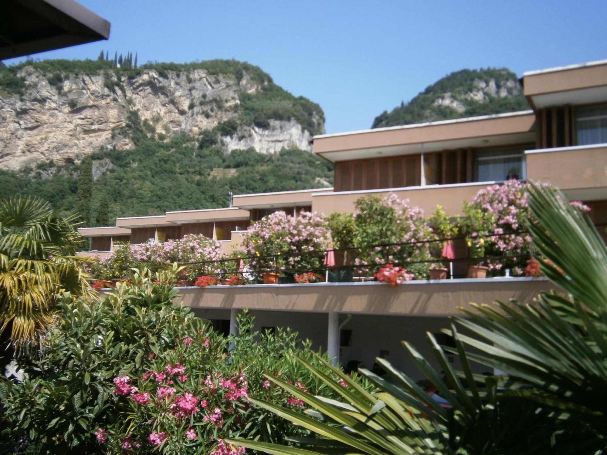 Residence Cascata Varone Riva del Garda Bagian luar foto